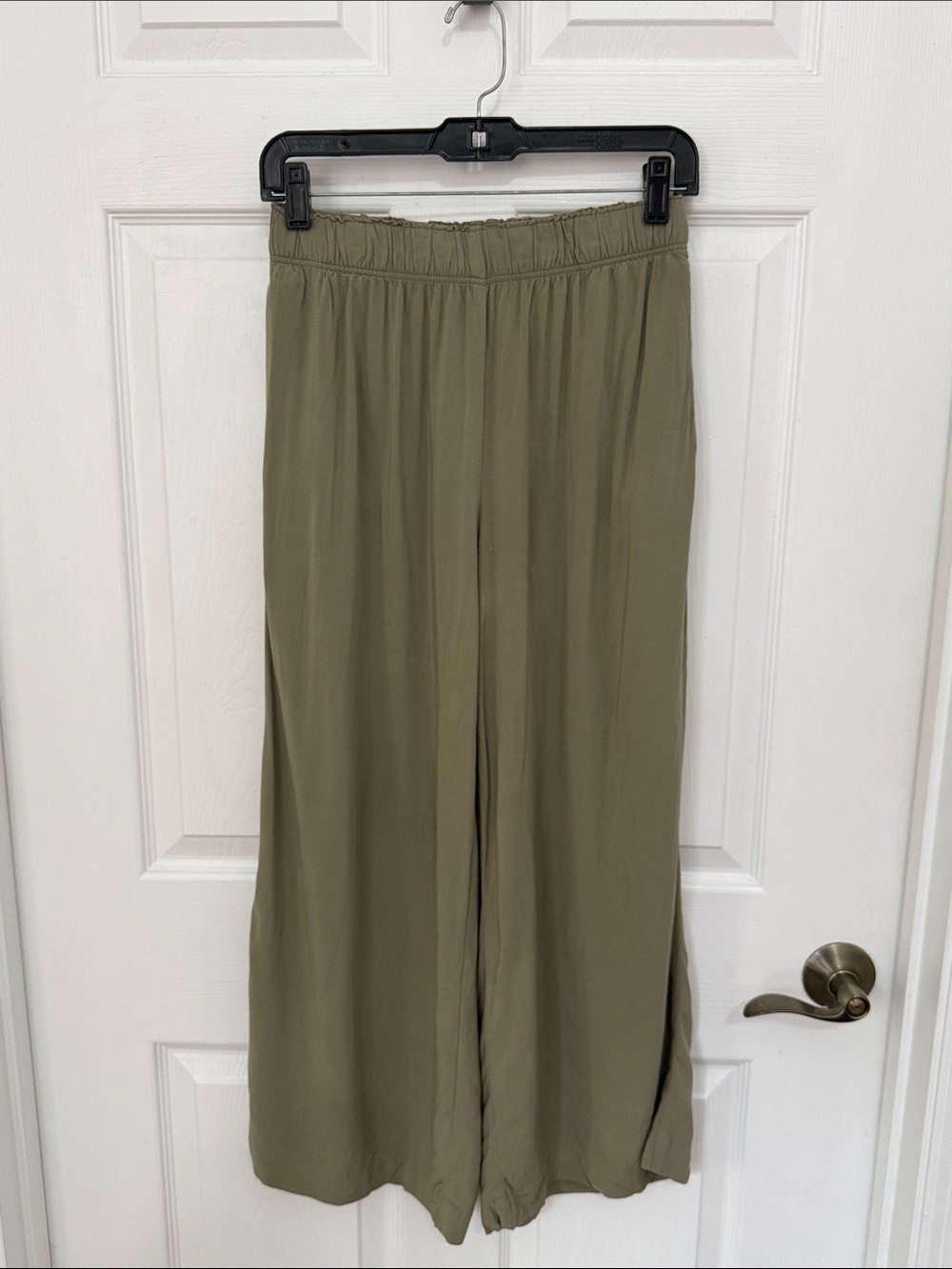 H&M women’s Olive Green Wide-Leg Pull-On Pants